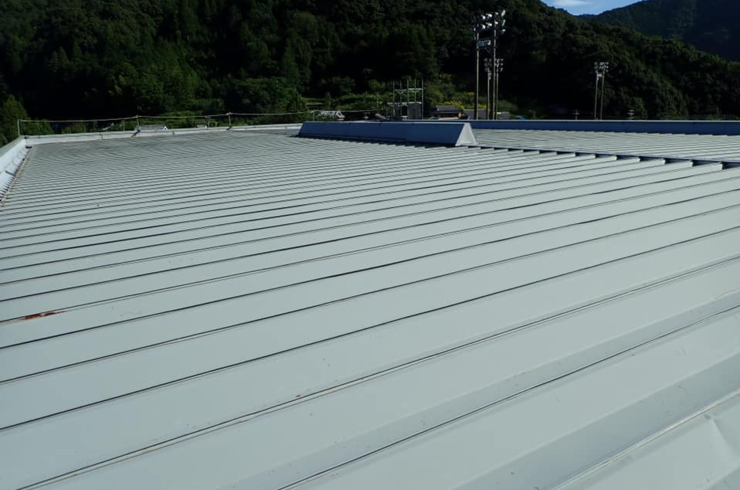 スポーツセンターの屋根塗装